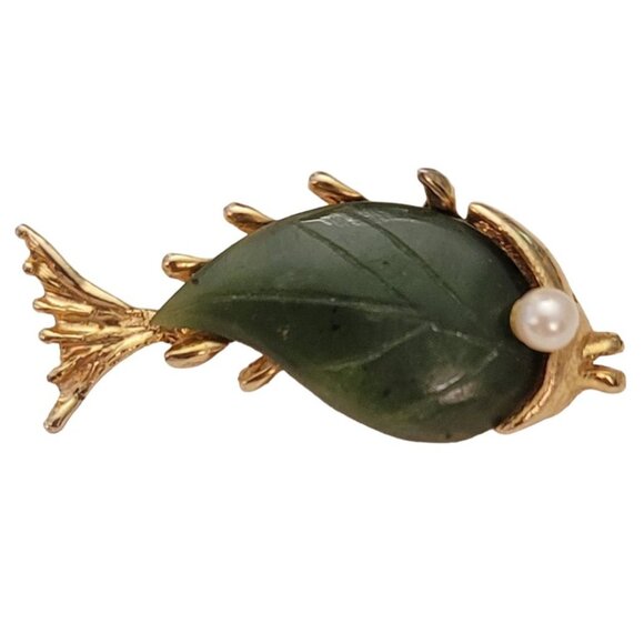 Gold Tone Carved Jade Genuine Pearl Fish Brooch Pin E800 - Picture 1 of 10